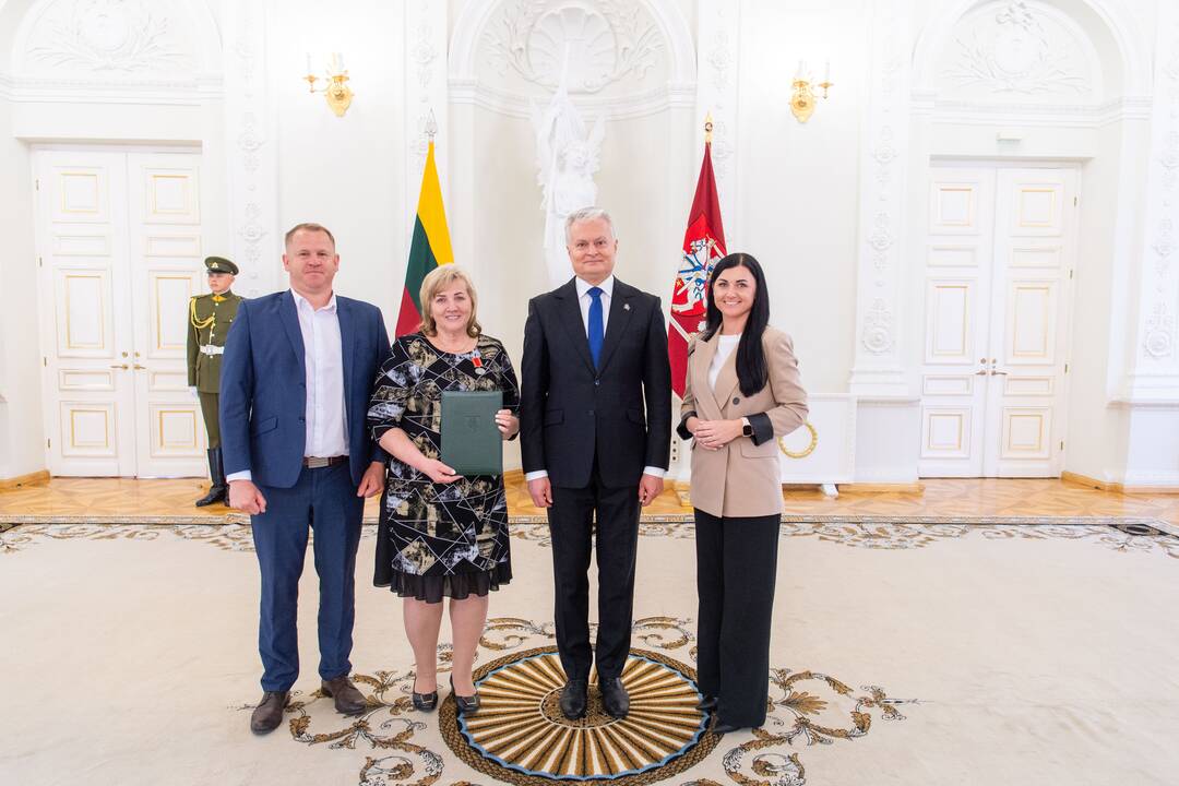 Motinos dienos proga Nausėda apdovanojo 52 mamas ir globėjas