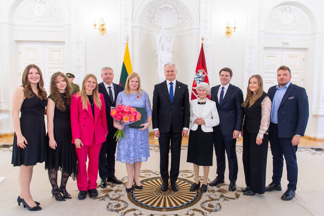Motinos dienos proga Nausėda apdovanojo 52 mamas ir globėjas