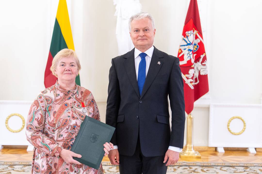 Motinos dienos proga Nausėda apdovanojo 52 mamas ir globėjas
