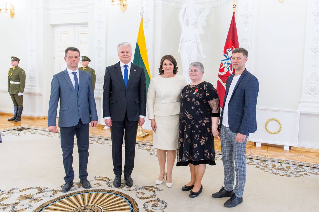 Motinos dienos proga Nausėda apdovanojo 52 mamas ir globėjas