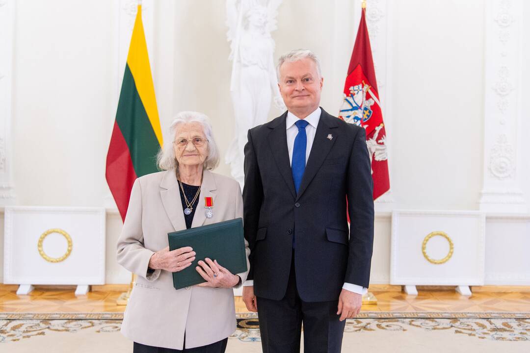 Motinos dienos proga Nausėda apdovanojo 52 mamas ir globėjas
