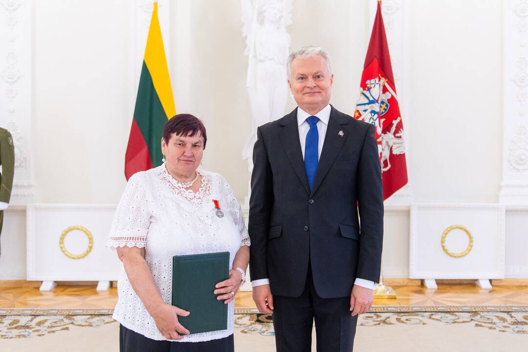 Motinos dienos proga Nausėda apdovanojo 52 mamas ir globėjas