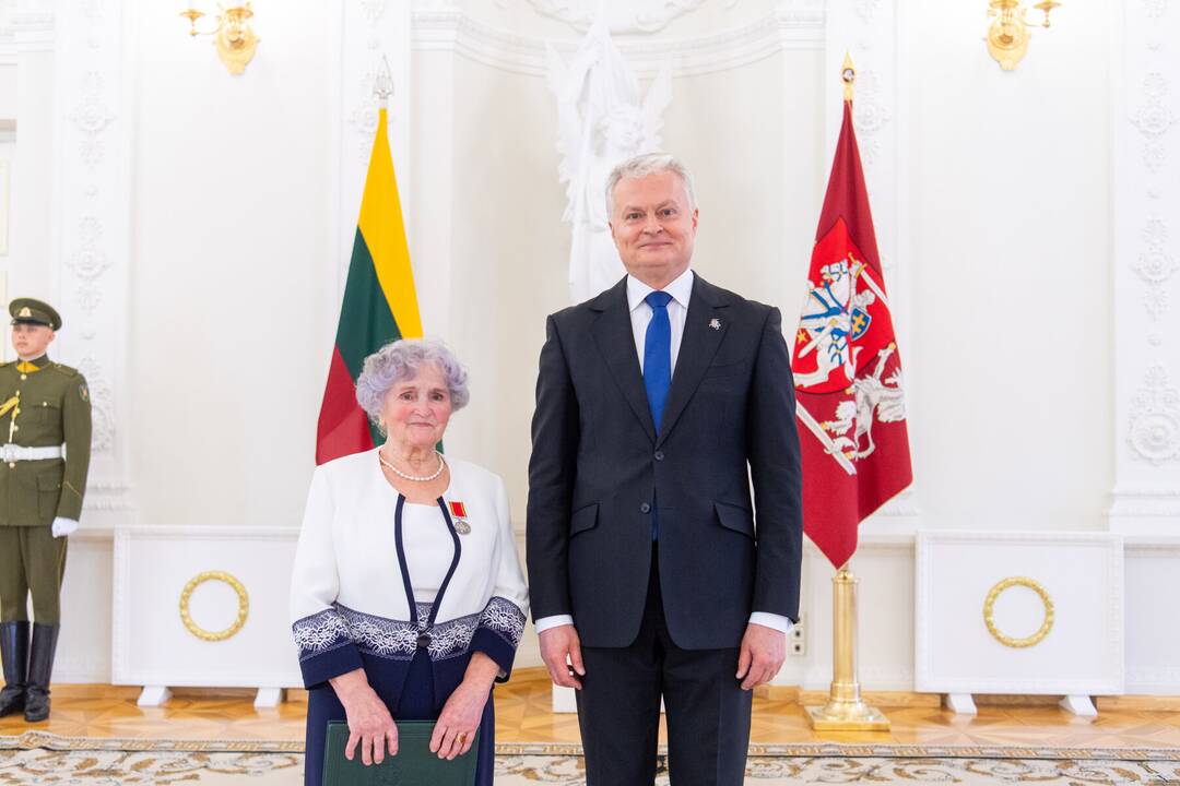 Motinos dienos proga Nausėda apdovanojo 52 mamas ir globėjas