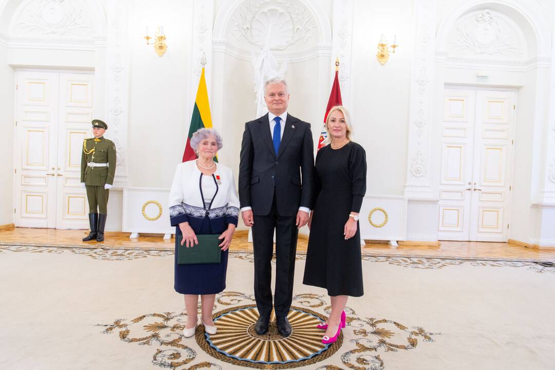 Motinos dienos proga Nausėda apdovanojo 52 mamas ir globėjas