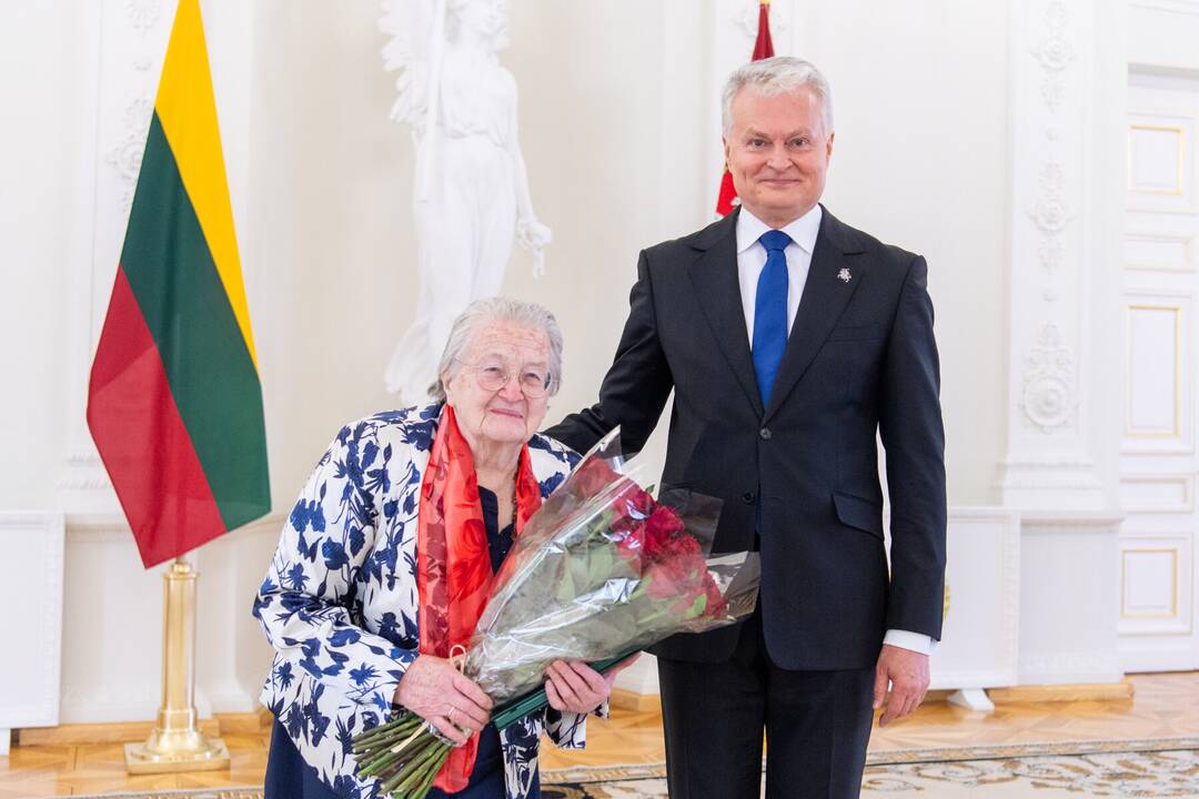 Motinos dienos proga Nausėda apdovanojo 52 mamas ir globėjas