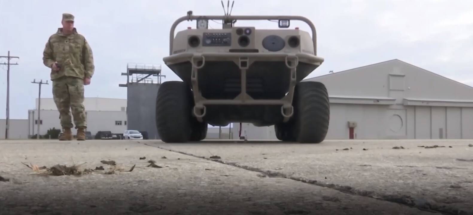 Robotai kariaus išvien su žmonėmis