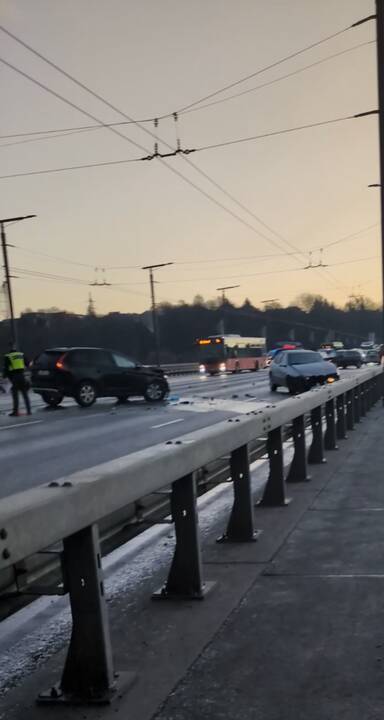 Kaune – automobilių avarijos ir spūstys