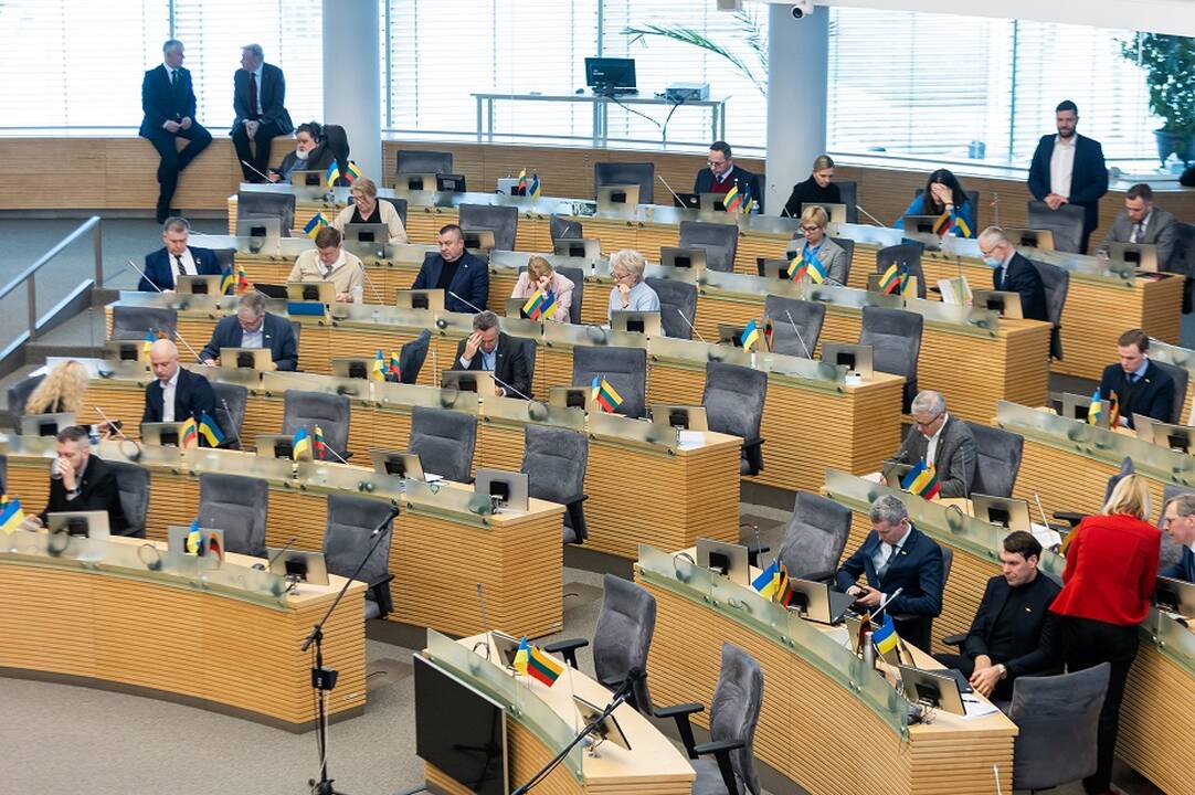 Seimūnai atsisako mandatų, o gyventojai piktinasi: apgavystė, bet, na, jie – dideli