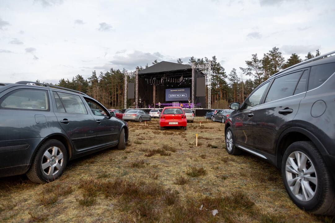 Paluknyje startavo „Drive in Live“ koncertų ciklas