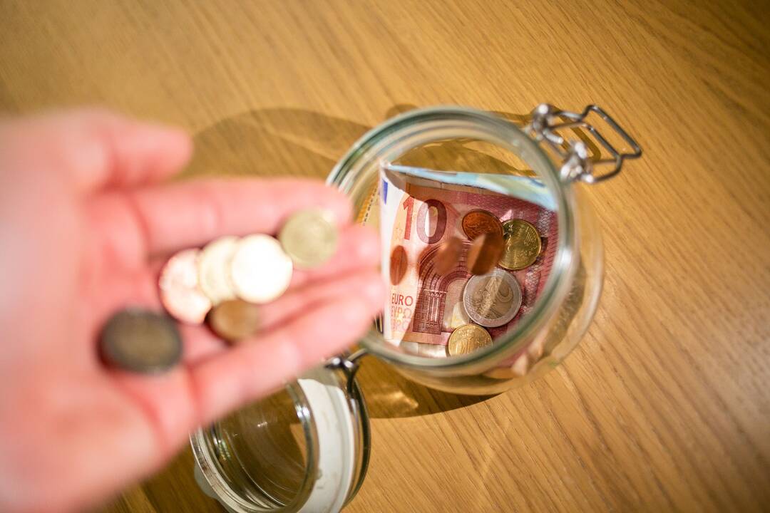 Mažai uždirbantiems skolininkams ministerija siūlo nuolaidų