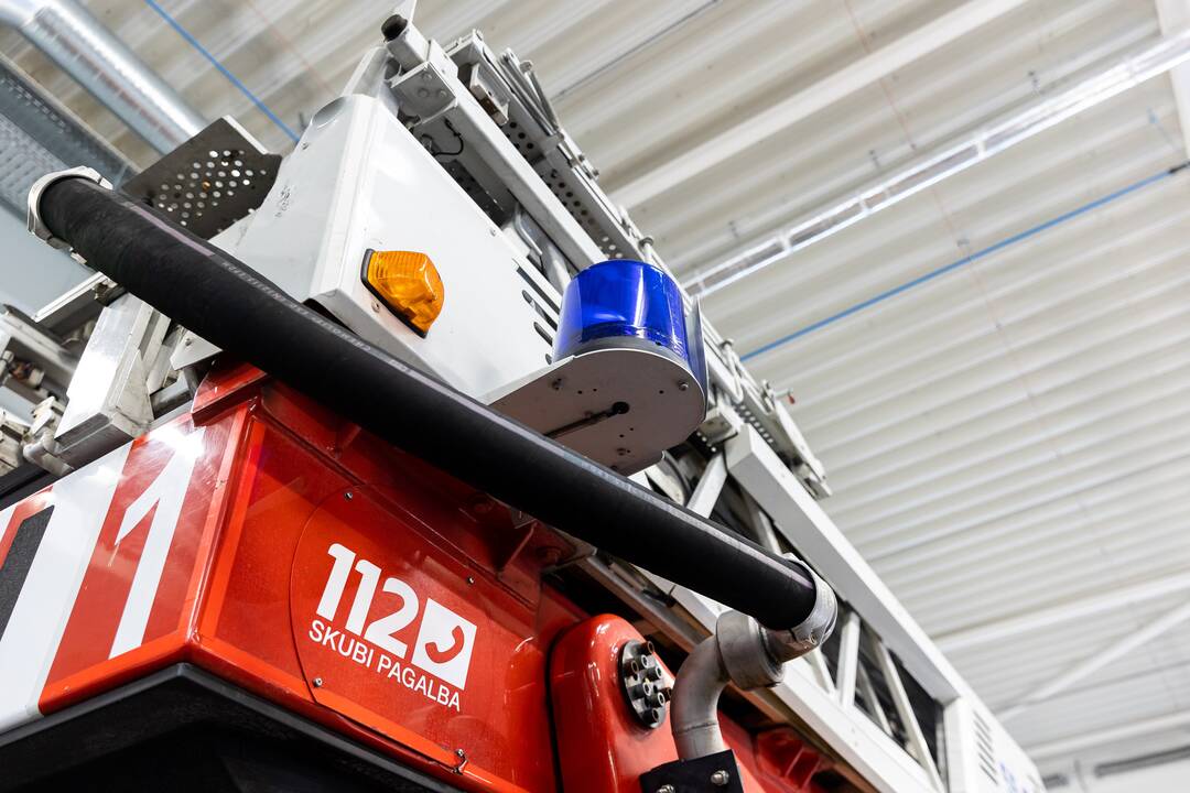 Kelmės linų fabriko biokuro sandėlyje kilo gaisras (atnaujinta)