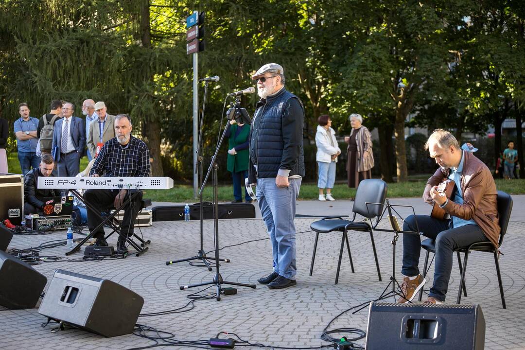Vilniuje atidaryta poeto S. Gedos vardo alėja