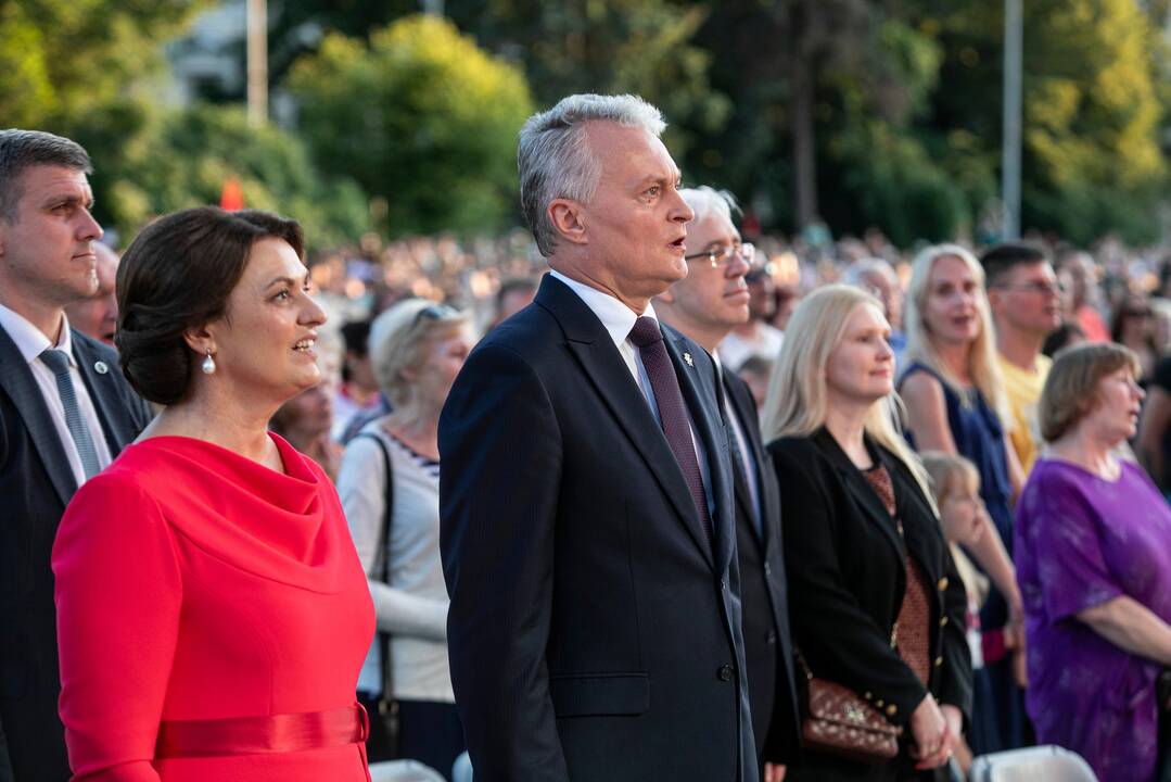  Visame pasaulyje žmonės sugiedojo Lietuvos himną