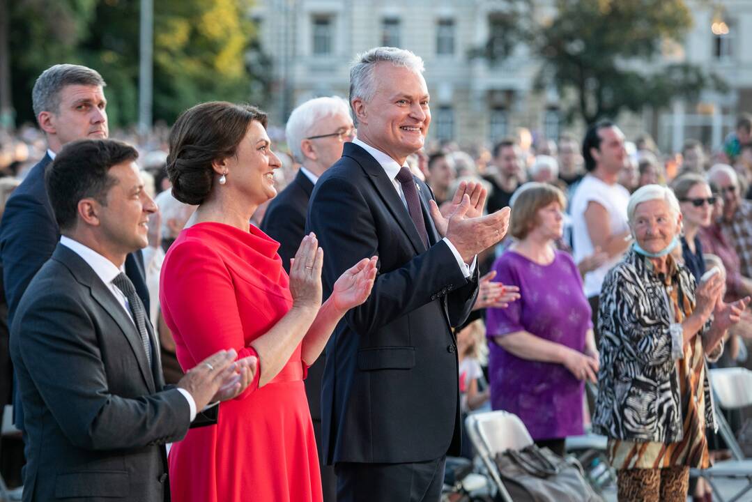  Visame pasaulyje žmonės sugiedojo Lietuvos himną