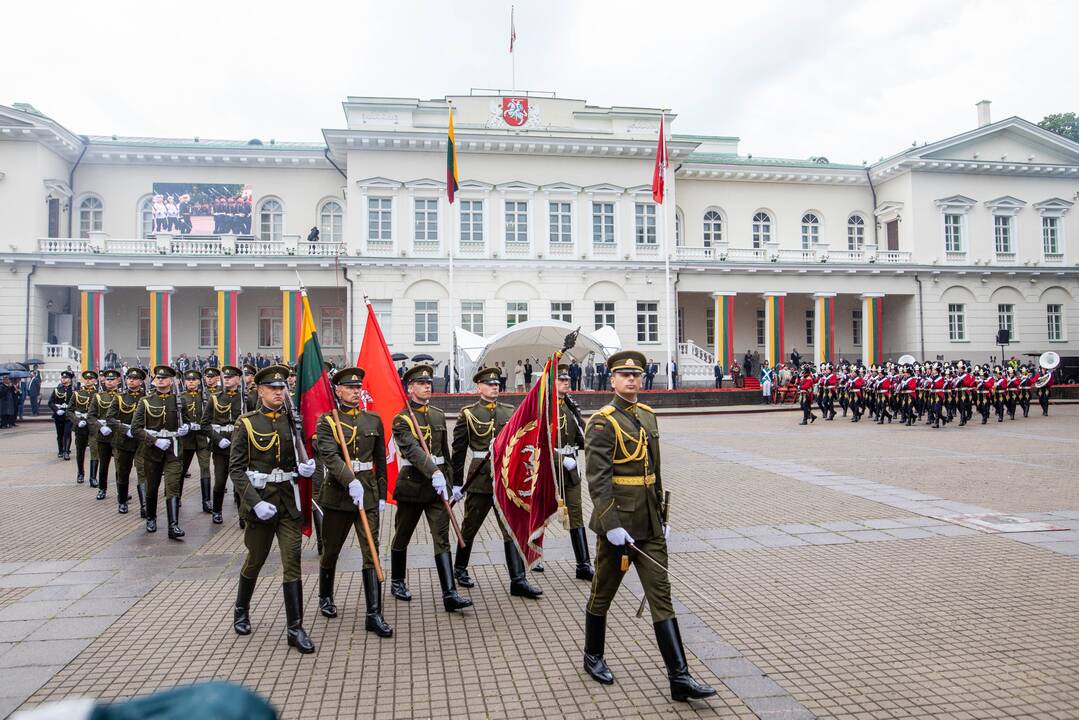 Valstybės vėliavų pakėlimo ceremonija