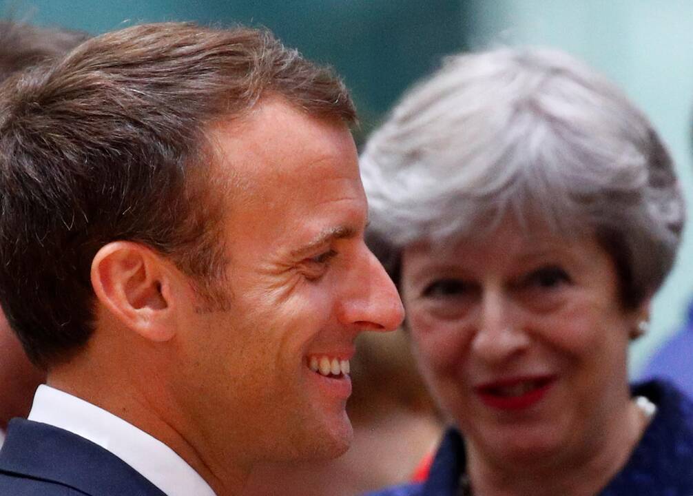Theresa May ir Emanuelis Macronas