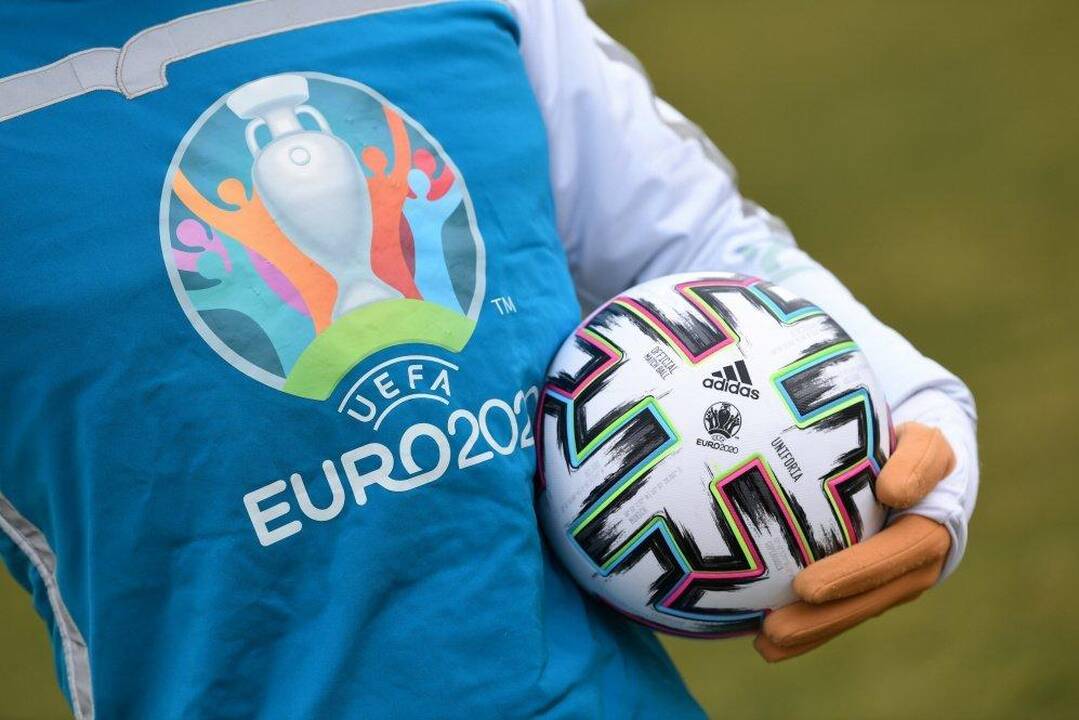 Dėl koronaviruso metams atidedamas Europos futbolo čempionatas