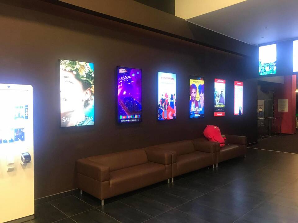 Patikrinimas: kino teatro "Cinamon" atstovams gresia nemalonumai dėl prekybos alkoholiu pažeidimų.