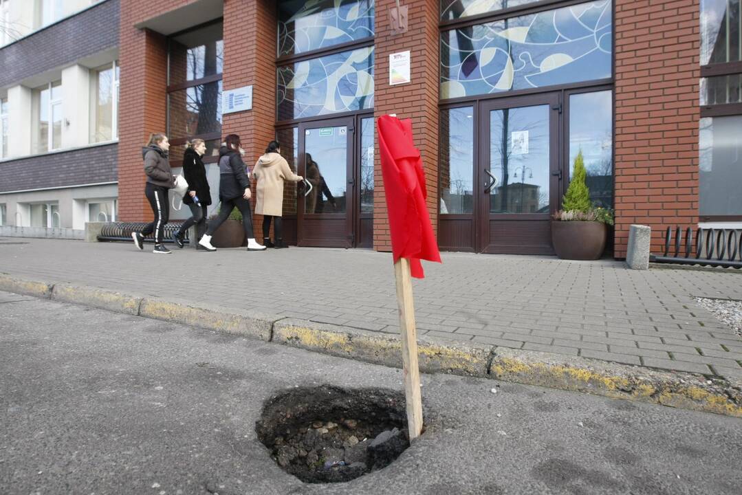 Įspėjimas: šalia mokymo centro – pavojus vairuotojams