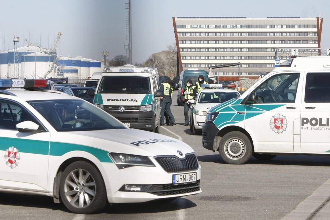 Grįžusius keltu į Klaipėdą pasitiko ginkluota palyda