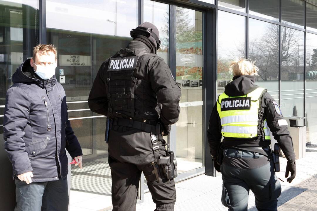 Grįžusius keltu į Klaipėdą pasitiko ginkluota palyda
