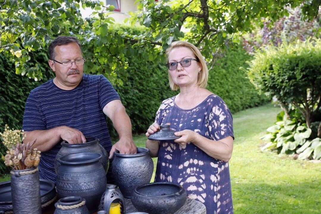 J. ir Č.Gudžiams juodoji keramika – istorija, tautos tradicijos ir galimybė atskleisti savo kūrybos savastį.