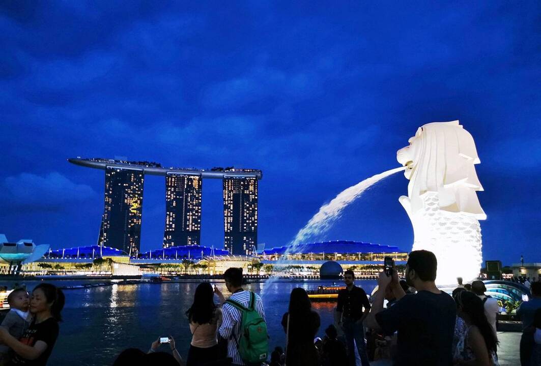 Architektūra: Singapūre turistus traukia šis pastatas, kur ant trijų dangoraižių stogų tarsi nutupdytas laivas.