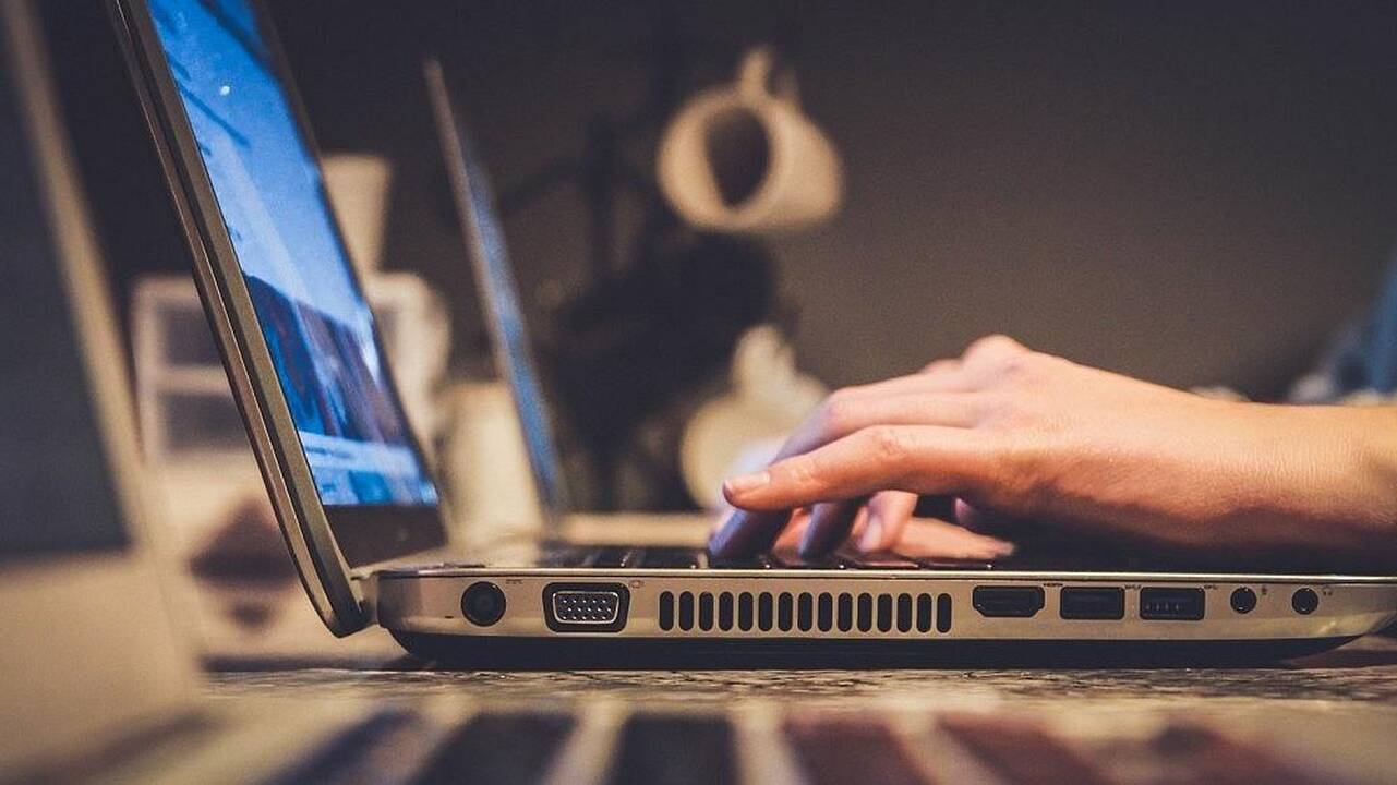 Ar elektroninės parduotuvės išstums fizines?