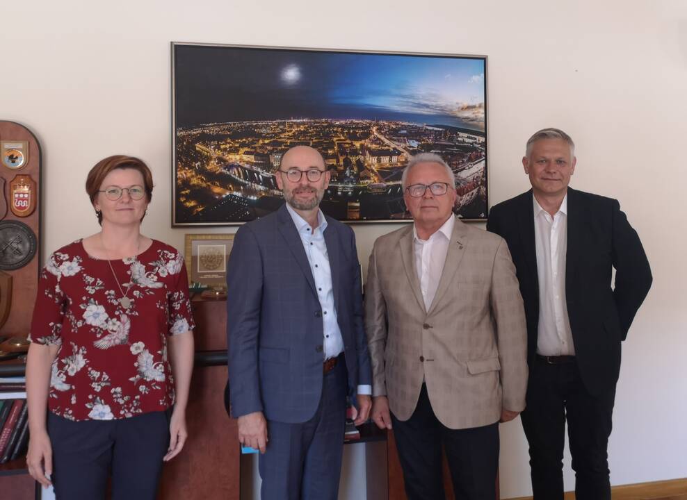 Susitikimas: Klaipėdos rotušėje įvyko miesto valdžios atstovų ir Danijos ambasadorius Hanso Brasko susitikimas.