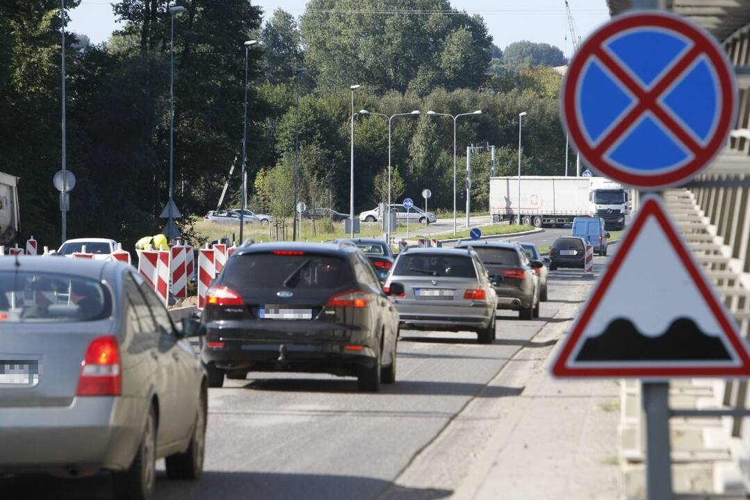 Laikas: patys policijos pareigūnai įsitikino, kad spūstys Klaipėdos gatvėse perkopė sveiko proto ribas. Aštuonių kilometrų ruožą vairuotojui iš Gindulių gyvenvietės iki policijos komisariato teko važiuoti beveik dvi valandas.