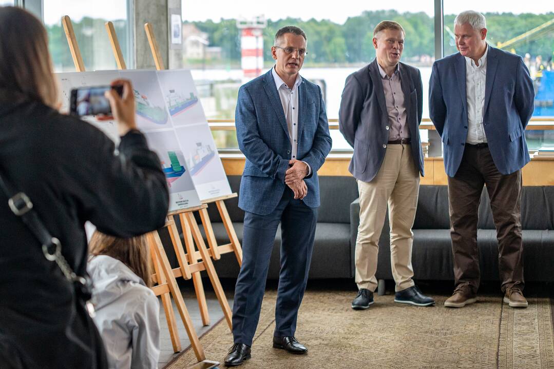 Naujovės: "Smiltynės perkėlos" vadovas M.Čiakas pristatė ateities planus – naują kitąmet atsirasiantį keltą, kuriam suteiktas "Klaipėdos" vardas, ir numatomą statyti naują pastatą.