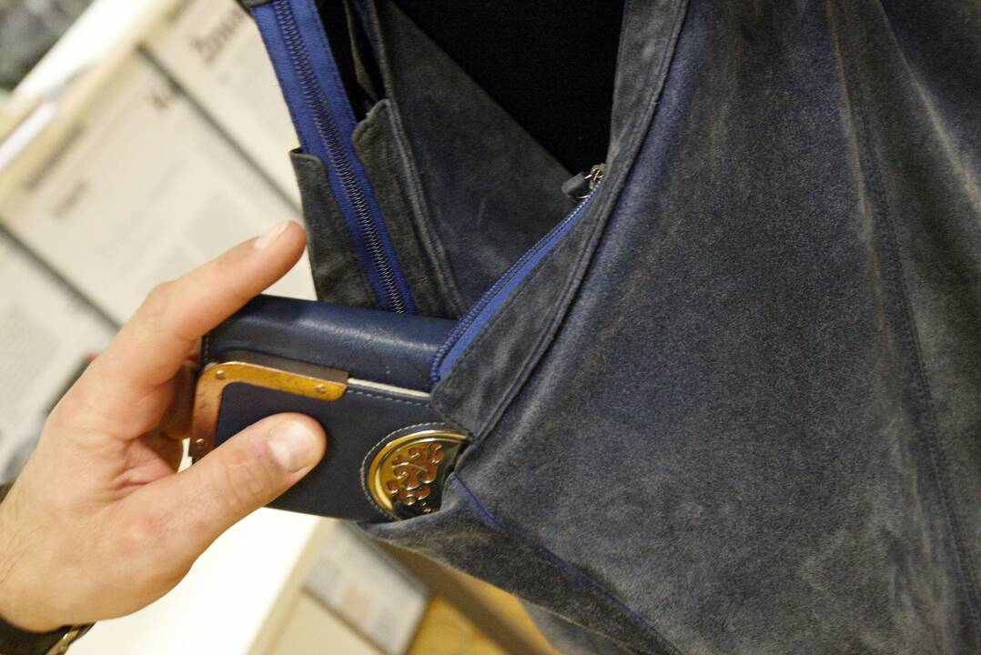 Pavojai: vagys naudojasi tuo, kad prieš šventes parduotuvėse būna daug išsiblaškiusių žmonių.