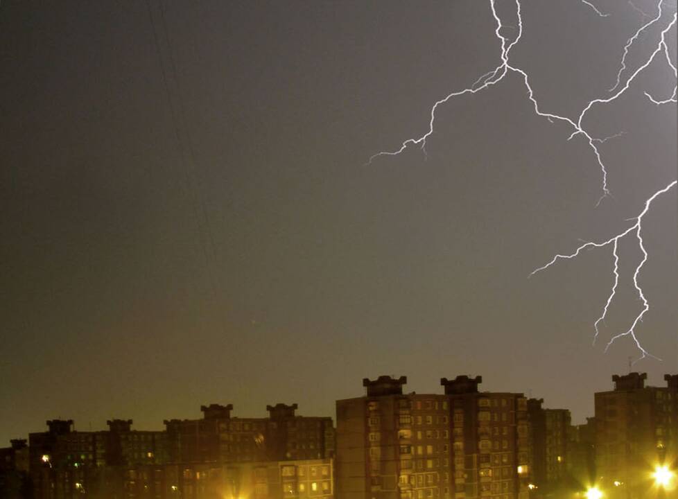 Nuostoliai: nors klaipėdiečiai antradienį neišvydo jokios audros, tačiau žaibas tądien tris kartus pavojingai smogė į žemę.
