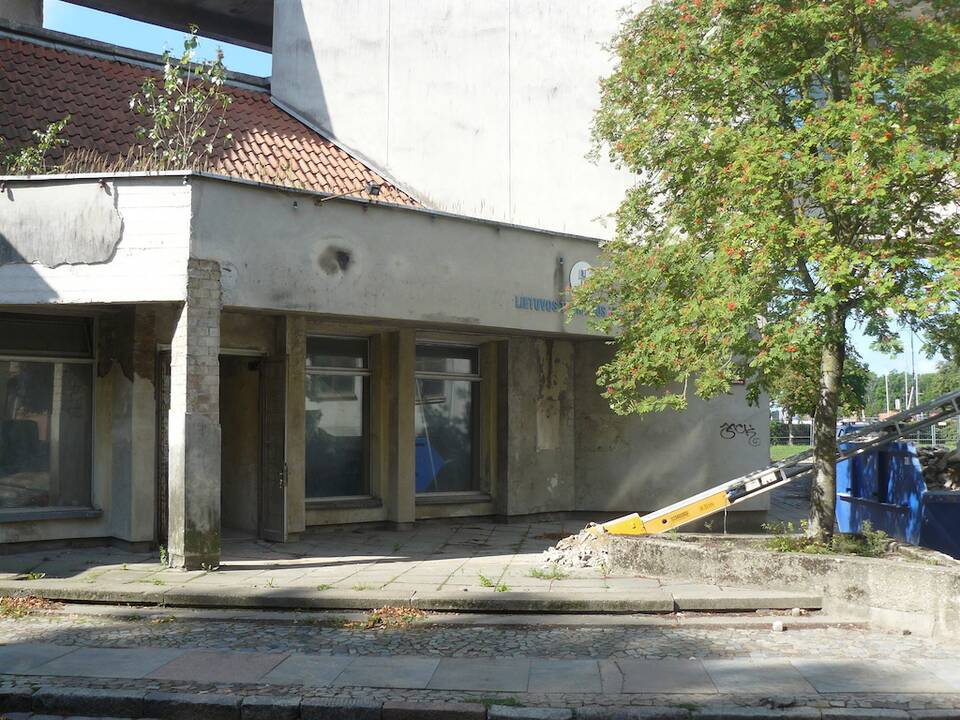 Judesiai: praėjus daugiau nei pusketvirtų metų po to, kai iš Technikos bibliotekos Sukilėlių gatvėje išsikėlė paskutinieji darbuotojai, pastatą įsigijo nauji savininkai ir, panašu, pradėjo jį remontuoti.