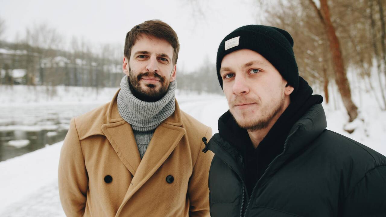 J. Jarutis „Muzikos salėje“ ragina nevengti apsikabinimų