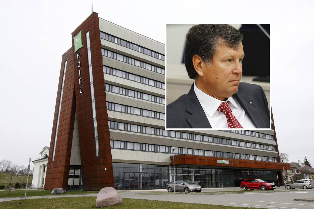 Paslaugos: Klaipėdos tarybos narys A.Tuma turi daugybę verslų ir ryšių. Kai tik savivaldybei prireikė apgyvendinimo paslaugos, A.Tuma mikliai suvedė administracijos atstovus su savo šeimos viešbučio vadove, kad susitartų.