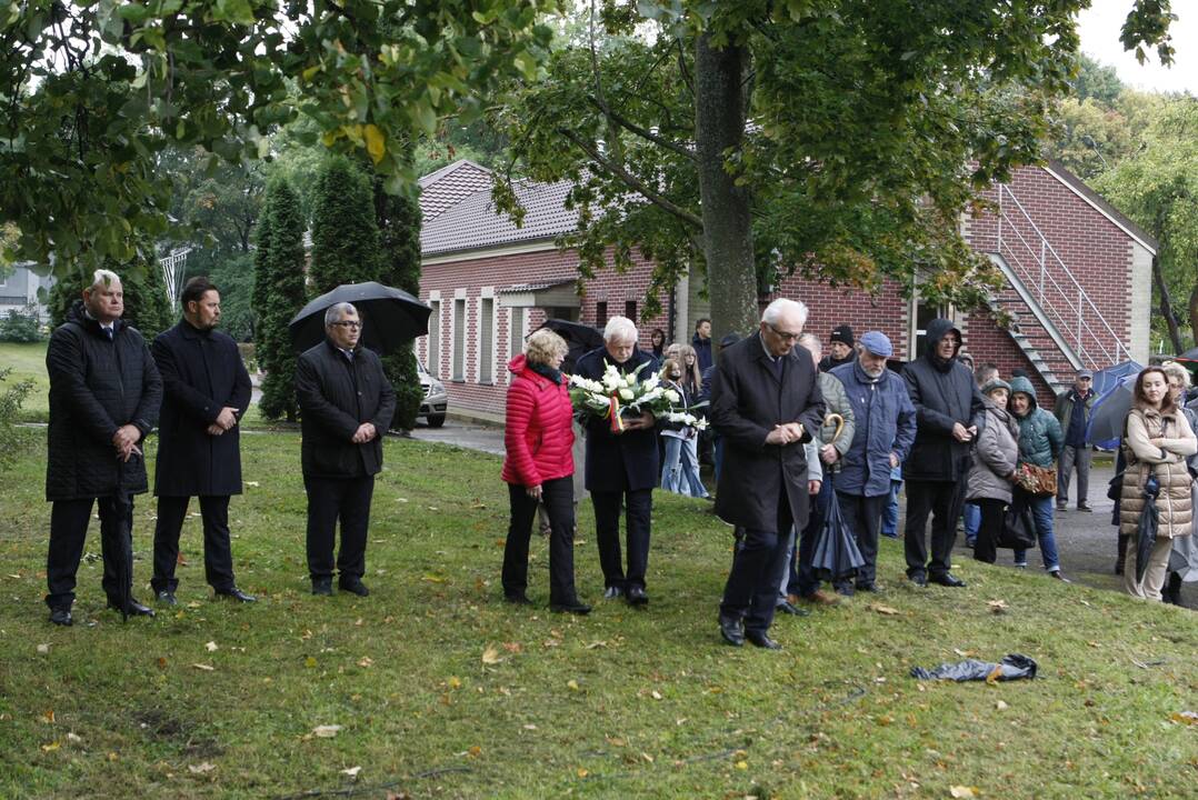 Atmintis: Klaipėdos žydų bendruomenės kieme paminėta 80-oji žydų žudynių Lietuvoje pradžios sukaktis.