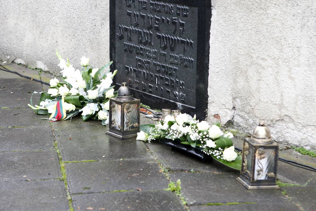 Atmintis: Klaipėdos žydų bendruomenės kieme paminėta 80-oji žydų žudynių Lietuvoje pradžios sukaktis.