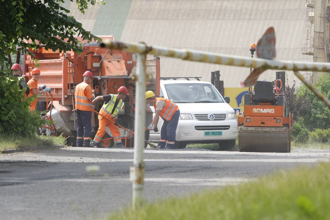 Pinigai: Vyriausybei nutarus skirti 150 mln. eurų kelių asfaltavimui, savivaldybėse prasidėjo panika – reikalauta per penkias dienas pateikti parengtus projektus finansavimui gauti.