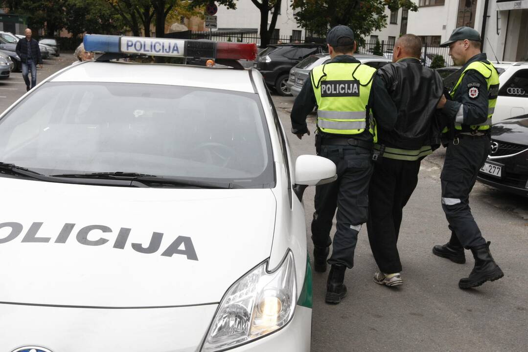 Realybė: girtuokliai – tarsi dievo rykštė, jie nebijo nei policijos, nei baudžiamosios atsakomybės.