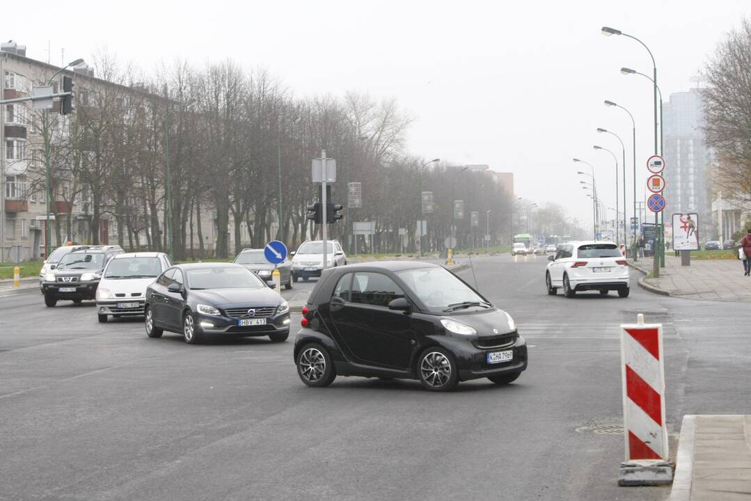 Permainos: ilgame Taikos prospekto ruože nuo "Akropolio" iki "Avitelos" seni šviestuvai bus pakeisti naujais.