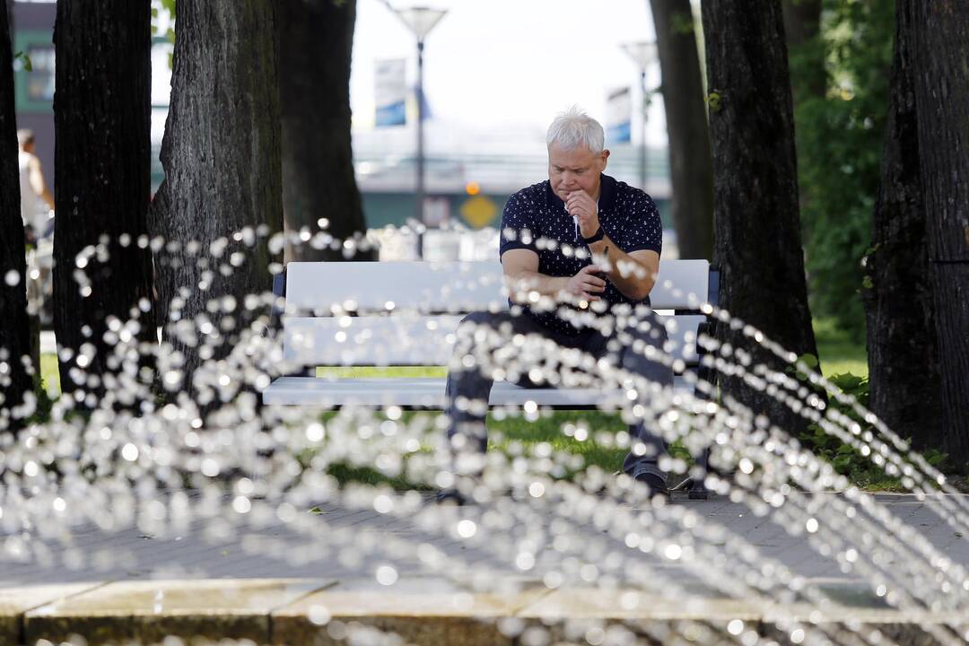 Versija: netyla kalbos, esą neseniai dar vienai kadencijai perrinktas Klaipėdos meras V.Grubliauskas netrukus prisijungs prie G.Nausėdos komandos.