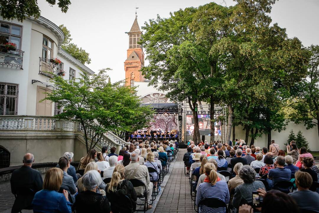 Dermė: žiūrovai turėjo galimybę matyti ir orkestrą, ir karilionininką.