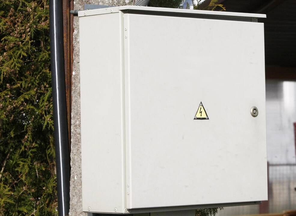 Situacija: specialistai ramina, kad elektros srovė prietaise jau kurį laiką atjungta.
