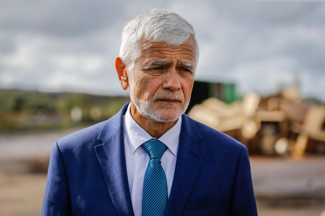 Pinigai: Klaipėdos rajono meras B.Markauskas nuo šių metų namo parneš šimtu eurų didesnę algą.