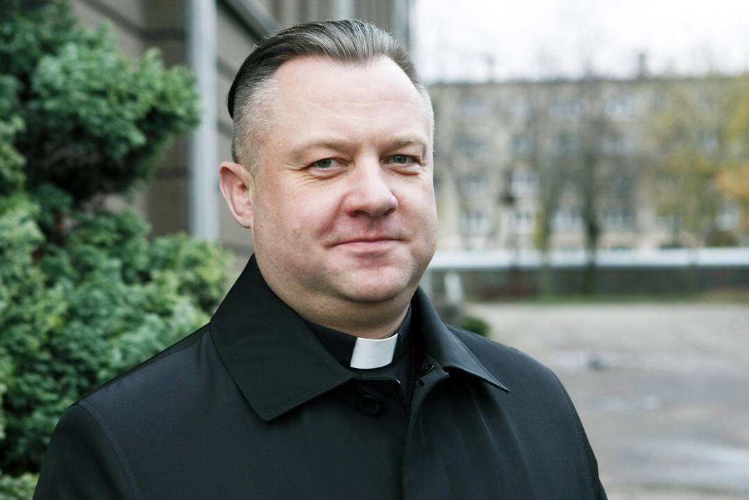Paskyrimas: Marijos Taikos Karalienės parapijos klebonas M.Šlaustas (nuotr.) prieš kelis mėnesius pakeitė 14 metų parapijoje tarnavusį kunigą V.Viktoravičių.