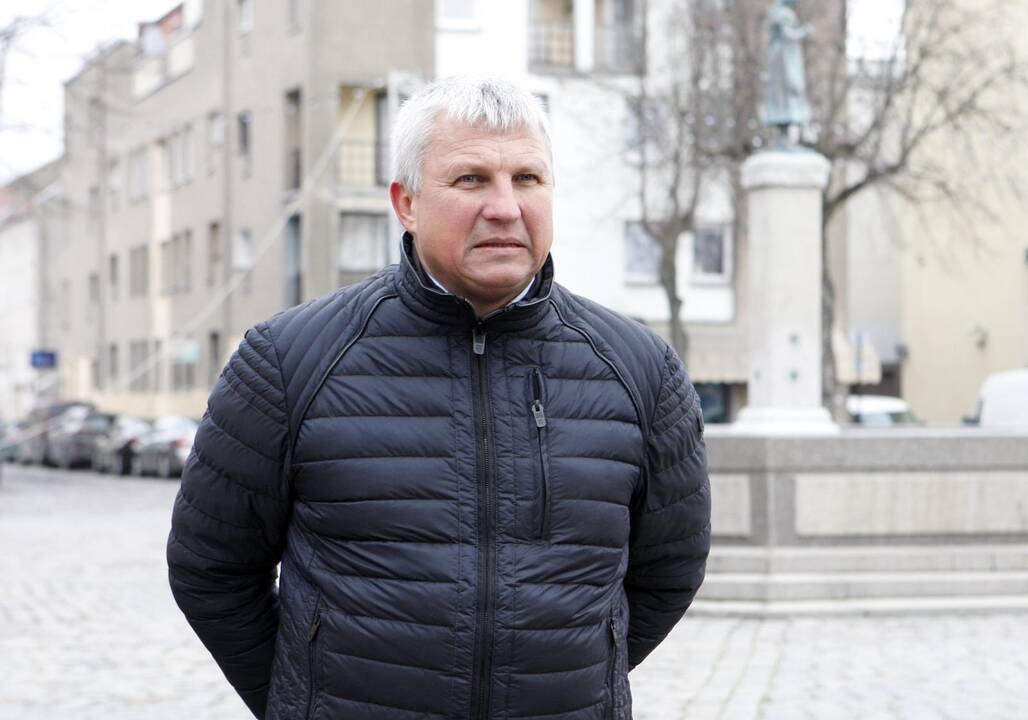 Pradėta montuoti Klaipėdos eglutė