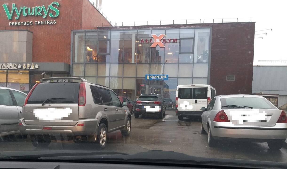 Problema: neapsikentę klaipėdiečiai fotografuoja automobilius, tikėdamiesi sugėdinti jų savininkus.