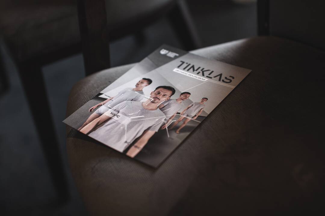 Temos: "Tinklas" – tai spektaklis apie žmogaus psichologinę, emocinę ir dvasinę savijautą technologizacijos laikotarpiu.