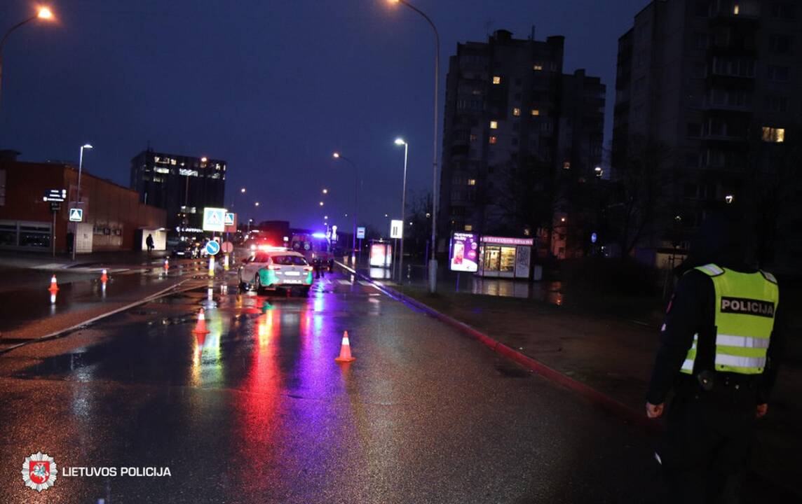 Savaitgalį šalies keliuose žuvo lengvojo automobilio vairuotojas, sužeista 11 eismo dalyvių